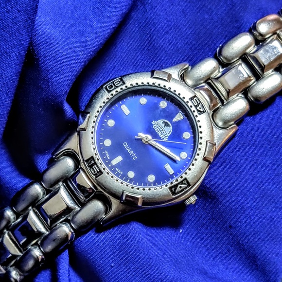 Innovage Gear 36mm Midnight Blue Men's Watch
New battery fully working - Picture 2 of 6